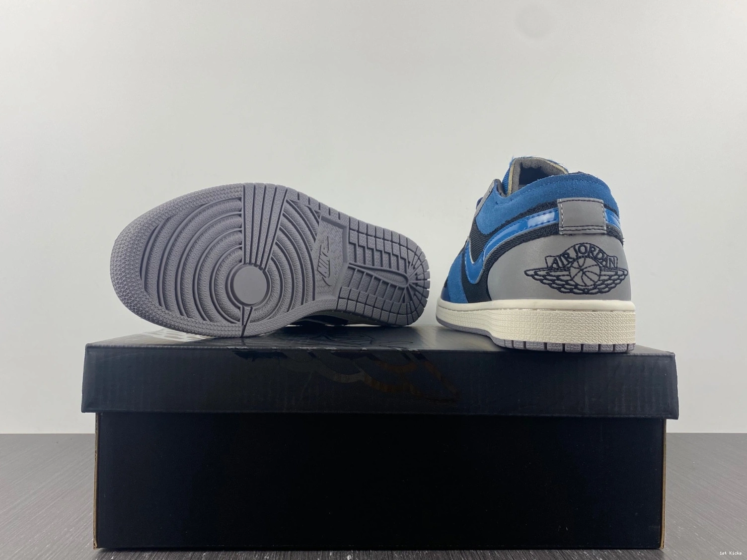 DR8867-400 Jordan Air Navy 1 Low Craft 0412